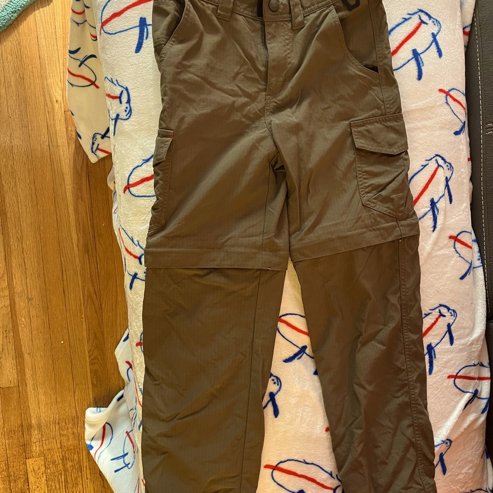 Girls LLBean hiking pants, size 10, zip off legs. Great condition!